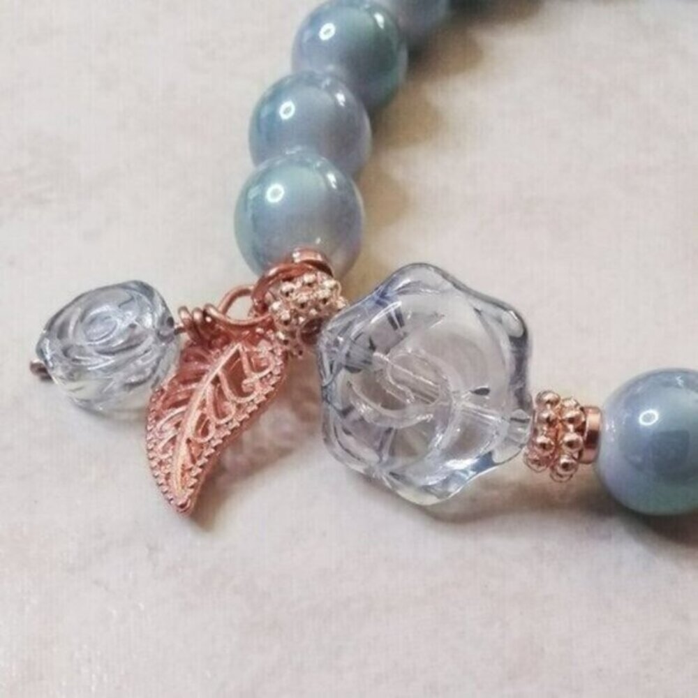 Dove‑Gray Beaded Rose Floral Flower Bracelet – Chill Bohemian Vibe Boho Style - Picture 4 of 10